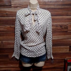 🎉🛍H&M size 8 tie collar blouse.